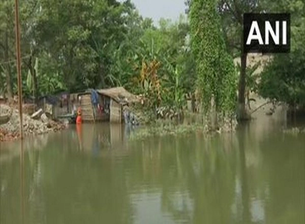 India News | Bihar: Floods Leave People Displaced in Hajipur, Damage Crops in Saran
