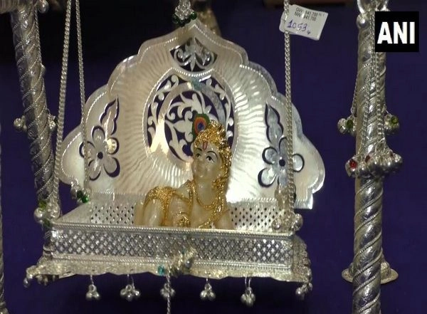 India News | Ahead of Janmashtami, Surat Jewellery Shop Selling Silver-made Swings