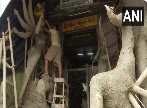 India News | Kolkata: Idol Makers of Kumartuli Hopeful for Better Business This Durga Puja