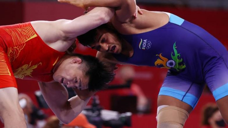 Watch Deepak Punia’s Winning Moment Against China's Li Zushen in the Men’s Freestyle 86kg Quarterfinal at Tokyo Olympics 2020 (See Video)