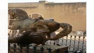 World News | Pakistan Court Grants Bail to Man Who Vandalised Statue of Maharaja Ranjit Singh