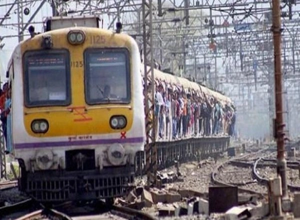 India News | Mumbai Local Trains: BMC Begins Issuing Railway Monthly Passes for Fully Vaccinated People