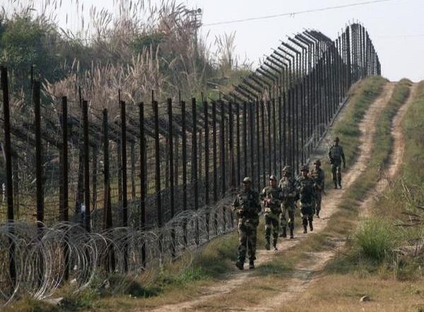India News | Pak Terrorists Planning Something 'big' in Kashmir: Intelligence Sources