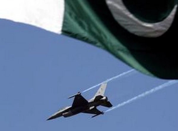 World News | Pakistan Trainer Aircraft Crashes in Punjab Province
