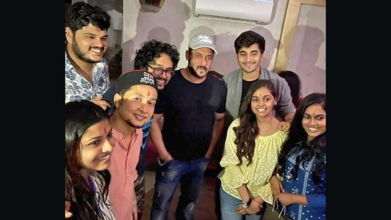 Salman Khan Meets Indian Idol 12 Winner Pawandeep Rajan and Other Contestants at Mahesh Manjrekar’s Birthday Bash (View Pics)