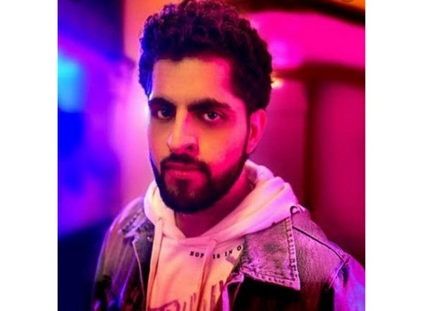 Business News | Singer Raj Pandit Along with Jonita Gandhi, Bring the Perfect Romantic Anthem Gallaan Teriyaan for Long-distance Lovers