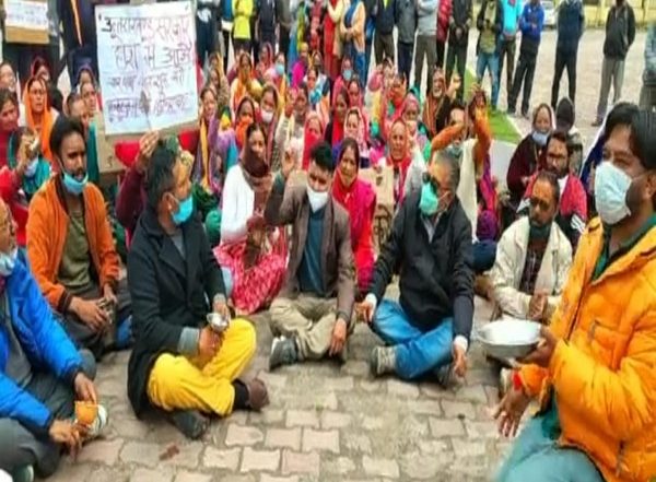 India News | Badri Sangharsh Samiti Protests Uttrakhand's Stay on Char Dham Yatra