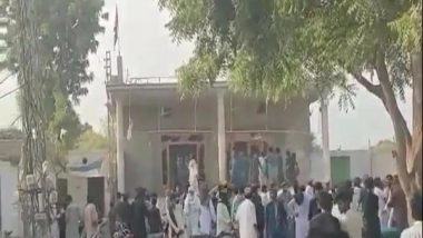 World News | Pakistan: Another Attack on Hindu Religious Site, Frenzied Mob Vandalises Temple