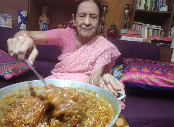 India News | Octogenarian Woman Feeds the Needy by Selling Pickle, After Husband Dies of COVID-19