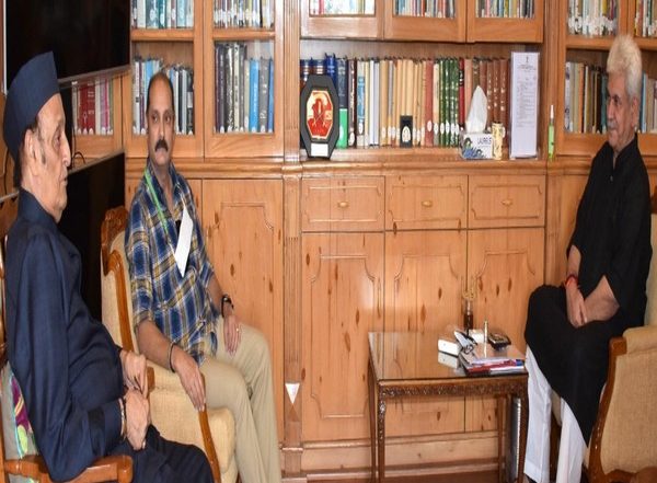 India News | Former Union Minister Karan Singh Meets Manoj Sinha, Discusses Developmental Issues