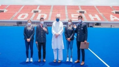 Sports News | Odisha CM Naveen Patnaik Felicitates Hockey Players from State for Putting on Spectacular Show at Tokyo Olympics
