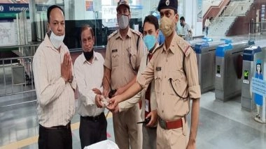 India News | CISF Restores Bag Containing Rs 1 Lakh Lost at Delhi Metro Station to Owner