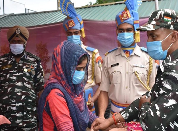 India News | Local Girls Turn Up at Battalions of Srinagar Sector to Celebrate Raksha Bandhan with CRPF Troopers