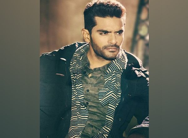 Entertainment News | Angad Bedi Mourns Demise of Legendary Coach Vasoo Paranjape
