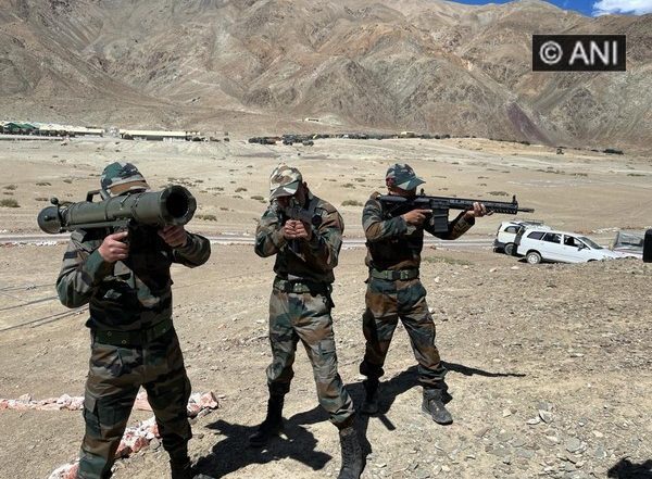 India News | Indian Army Troops Get American, Swiss Rifles on China Border