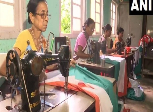 India News | Artisans in Guwahati Say Production of National Flag Decreased Due to COVID Lockdown