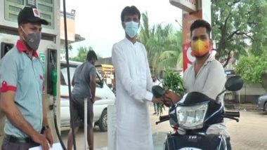 India News | Gujarat's Petrol Pump Owner Gives Free Fuel to All 'Neerajs', to Celebrate India's Olympic Gold