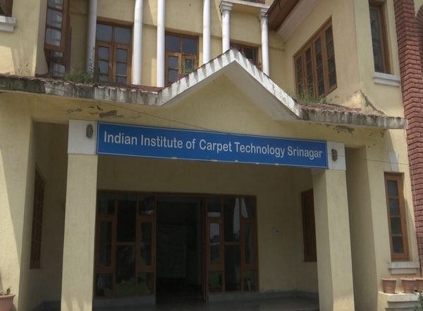 India News | Srinagar's IICT Studio to Train Artisans in Preserving Traditional Carpet, Shawl Designs