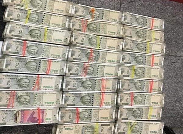 Kerala: Customs Officials Seize Rs 13,37,000 From Passenger at Kozhikode International Airport
