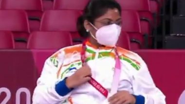 Proud Moment! Bhavina Patel Wears Her Silver Medal won at Tokyo Paralympics 2020 (Watch Video)