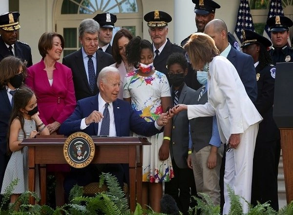 World News | Biden Signs Bill Awarding Congressional Gold Medal to Jan 6 Officers
