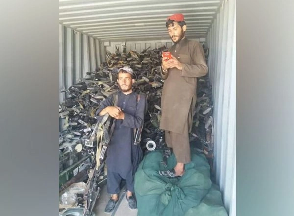 India News | American Weapons Looted by Taliban Likely to Be First Used for Violence in Pakistan Before Reaching India: Indian Military Officers