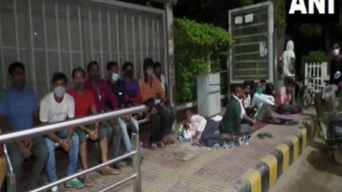 India News | People in Gurugram Queue Up Outside COVID Vaccination Camp for Hours to Get Inoculated