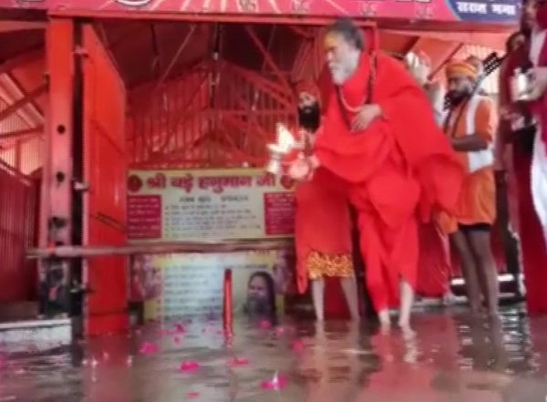 India News | Low-lying Areas of Prayagraj Inundated as Water Level Rises in Rivers Ganga, Yamuna Due to Monsoon Rains