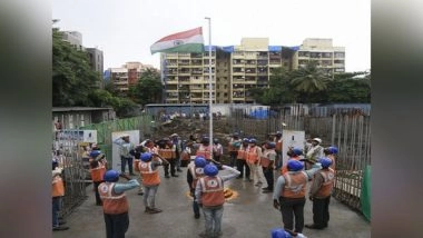 Business News | Migrant Workers at Nahar's Amrit Shakti Construction Site Hoisted the Tricolor to Mark the 75th Year of India's Independence