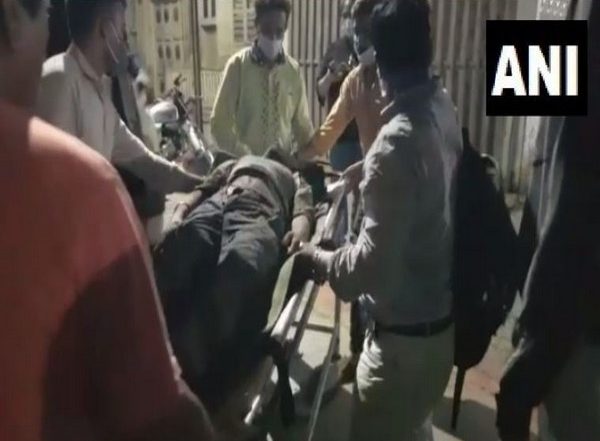 India News | Four Labourers Fall into Chimney at Cement Factory in Gujarat; One Rescued Safely