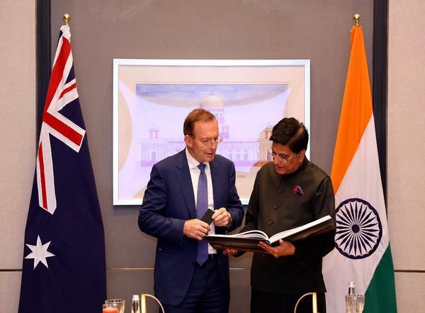 India News | Piyush Goyal Meets Tony Abbott, Discusses Roadmap for Strengthening Trade Ties