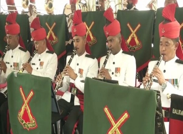 India News | Indian Army Band Performs at Srinagar's Dal Lake Ahead of Independence Day
