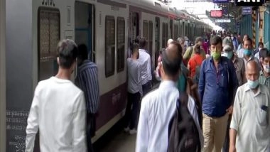 India News | Mumbai Local Train Services Resume Today for Fully COVID Vaccinated Passengers
