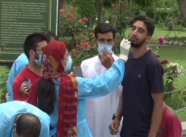 Jammu and Kashmir: COVID-19 Test Facilities for Tourists Set Up at Entry Gates of Mughal Gardens
