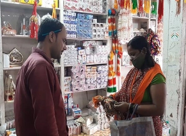 Raksha Bandhan 2021: ‘Didi Rakhis’, Symbolising Victory of CM Mamata Banerjee in West Bengal Polls, in Huge Demand in Siliguri Markets