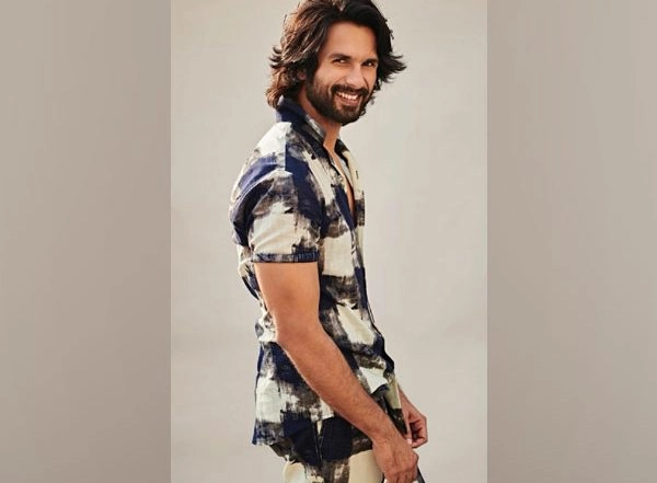 Entertainment News | Shahid Kapoor's New Selfie Reminds Mira Rajput of Kylie Jenner