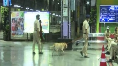 India News | Mumbai: Two Detained After Bomb Scare at 3 Railway Stations, Amitabh Bachchan's Residence