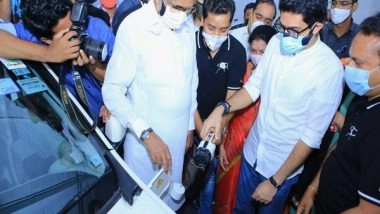 India News | Aaditya Thackeray Inaugurates Electric Vehicle Enabled Parking Lot in Mumbai