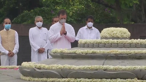 Rajiv Gandhi 77th Birth Anniversary: Rahul Gandhi Pays Floral Tribute to His Father and Former Prime Minister on Sadbhavna Diwas (See Pics)