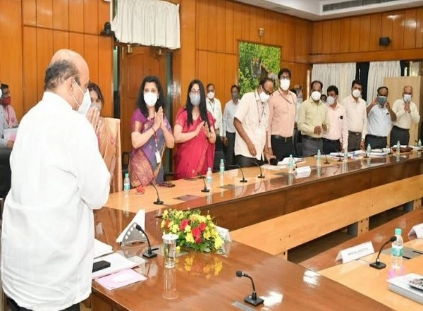 Business News | Karnataka Chief Minister Inaugurates 11 Branches of Axis Bank, Digitally