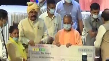 India News | UP CM Distributes Tool Kits to 21,000 Beneficiaries Under Vishwakarma Shram Samman Yojana