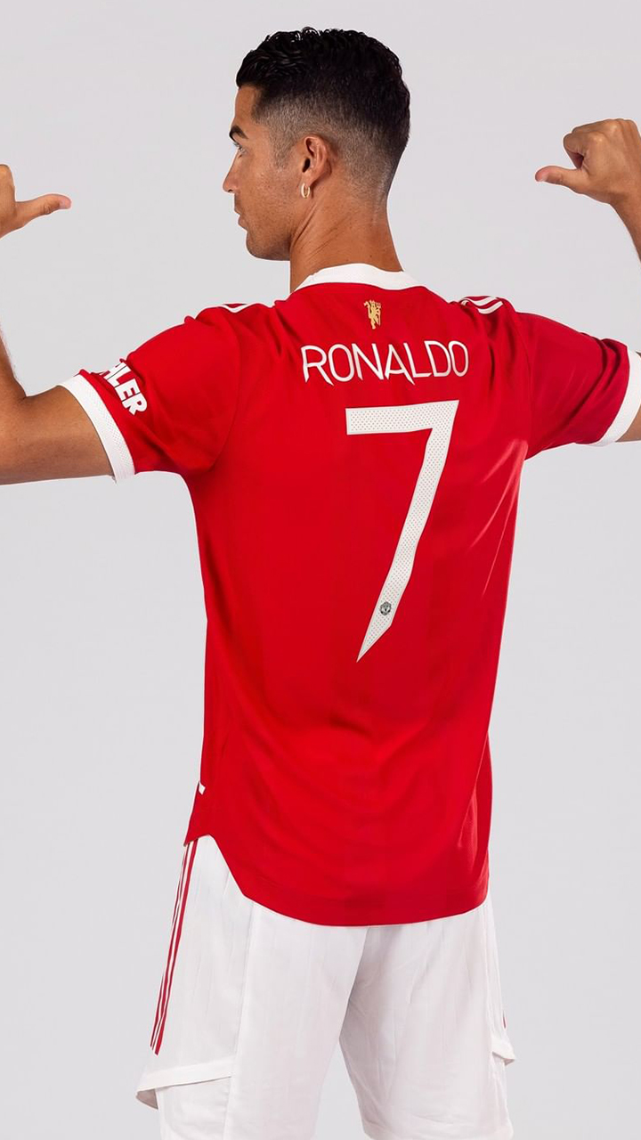 I Was Petrified”- Cristiano Ronaldo Once Hesitated in Donning Iconic Number  7 Jersey at Manchester United - EssentiallySports