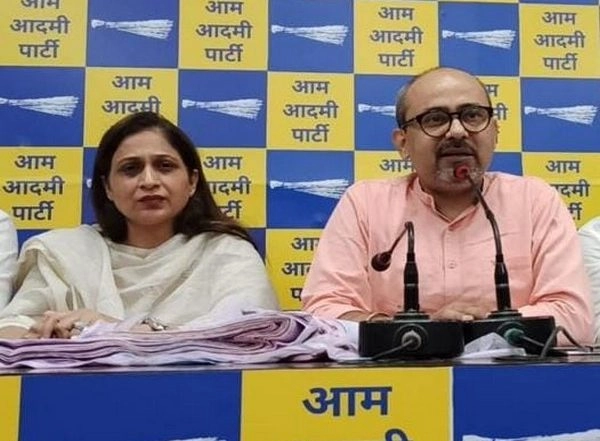 India News | Delhi: Hours After Suspension from BJP, Councillor Pooja Madan Joins AAP