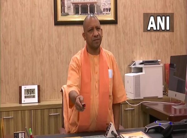 Uttar Pradesh CM Yogi Adityanath Inaugurates First Prototype Train for Kanpur and Agra Metro Projects