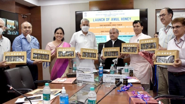Agriculture Minister Narendra Singh Tomar Launches Amul Honey; Says 'National Beekeeping and Honey Mission Is Pivotal in Increasing Income of Small Farmers'