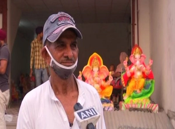 India News | Rajasthani Artisan Creates Ganesh Idols from Environment-friendly Materials