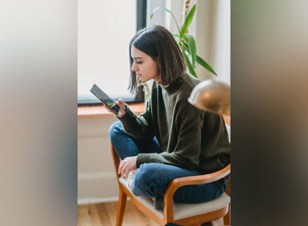 Lifestyle News | Quality of Screen Time Rather Than Number of Hours Spent Has Greater Impact on Teenagers
