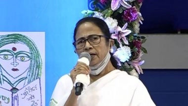 India News |  Mamata Banerjee Recites Chandi Path, Urges Durga Puja Pandal Organisers to Celebrate with COVID Norms