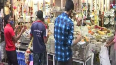 India News | Amidst Restrictions on Public Celebration of Ganeshotsav, People in Mumbai Prepare to Bring 'Bappa' Home