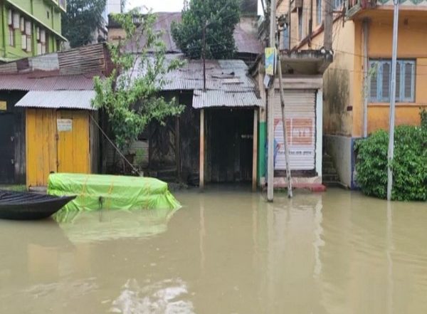India News | West Bengal: Overflowing Silaboti River Inundates Villages, Farming Lands in Ghatal